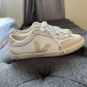 New Veja volley canvas white Pierre (US 5)